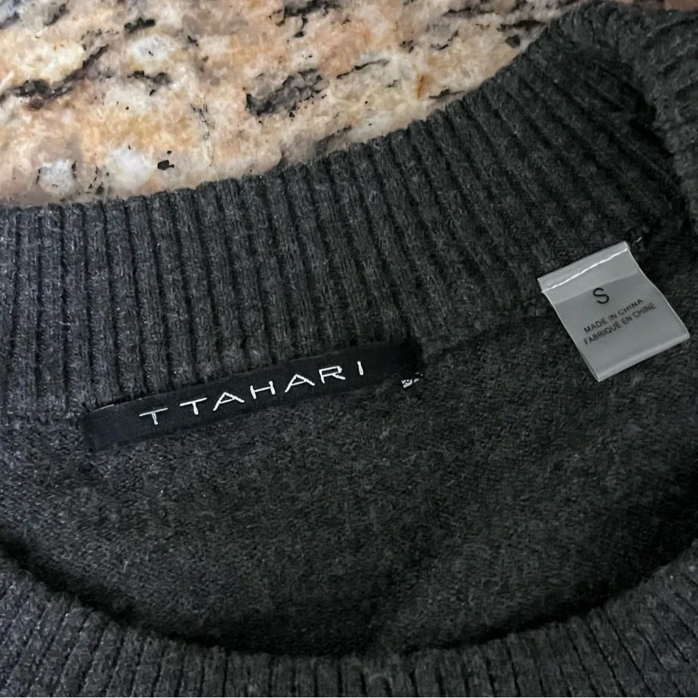 T Tahari Charcoal Gray Knit Sweater Womens Small Minimal Goth Grunge Moto Biker - Picture 9 of 10